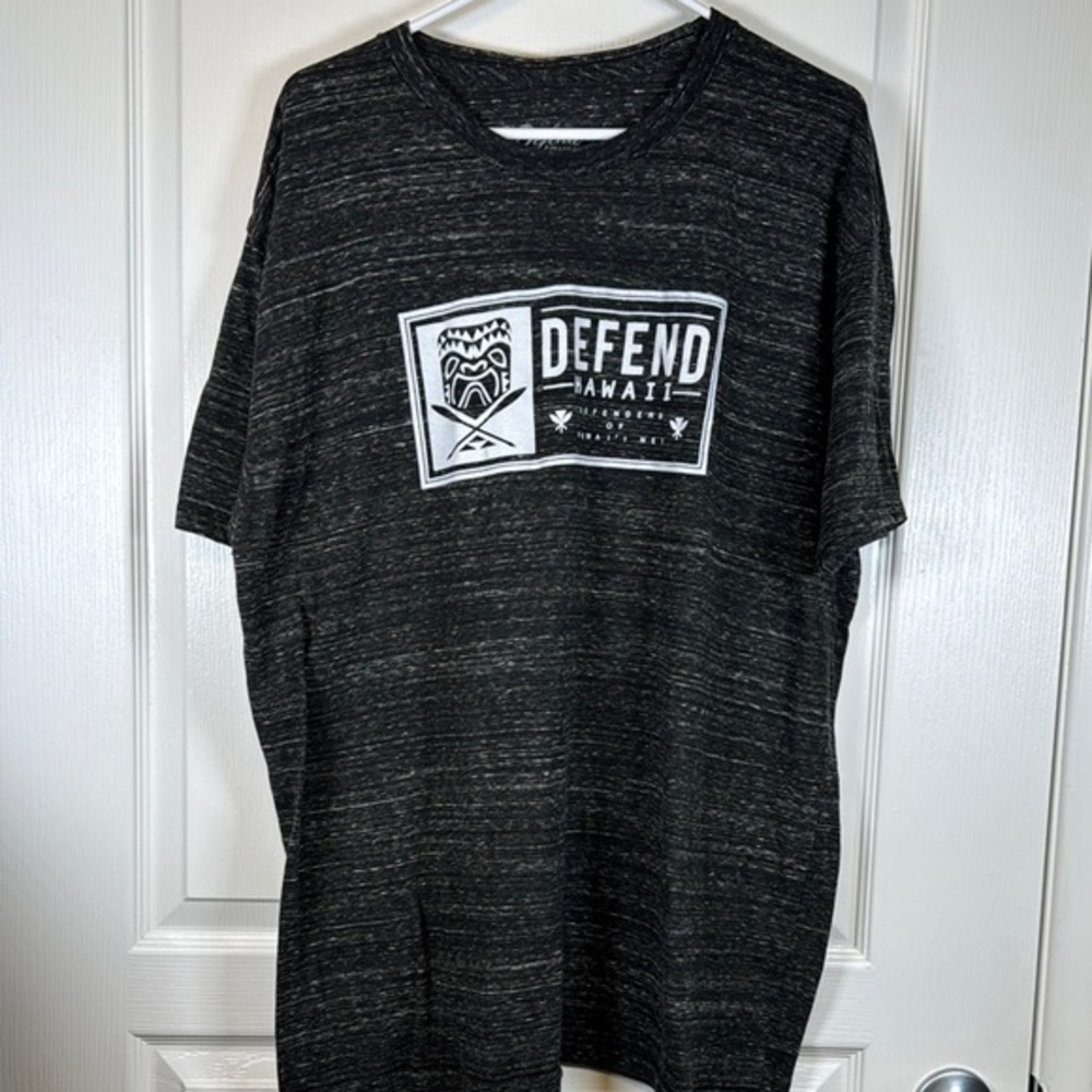 Defend Hawaii Gray Black Stripe Short Sleeve Graphic Shirt Size 2X EUC #2979
